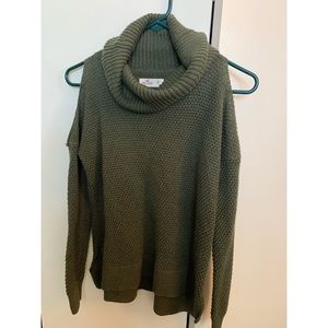 HOLLISTER olive green sweater
